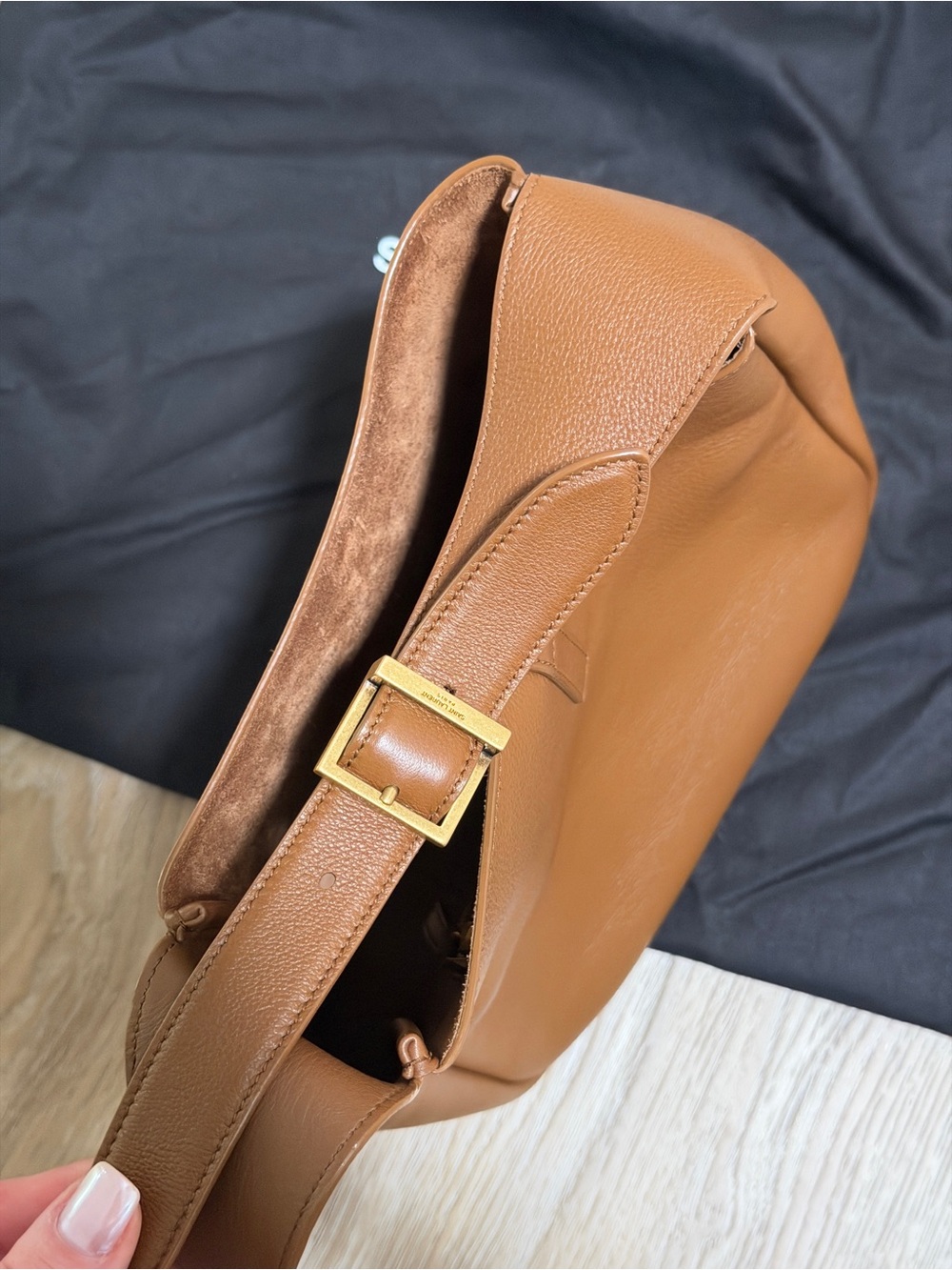 Saint Laurent Le 5 À 7 Supple Small Shoulder Bag in Grained Leather - Picture 5 of 11
